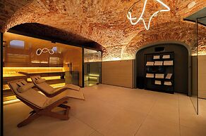 Hotel Verte, Warsaw, Autograph Collection