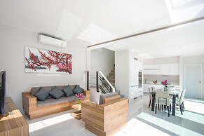 Elegant Designer 4BR Pool Villa Skylight