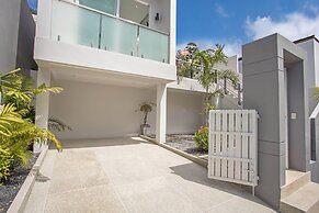 Elegant Designer 4BR Pool Villa Skylight