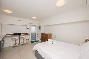 Bright and Adorable Studio in Vredehoek