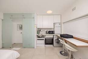 Bright and Adorable Studio in Vredehoek