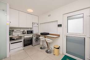 Bright and Adorable Studio in Vredehoek