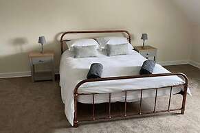 Cottage - Sleeps 6 - Garden - Parking