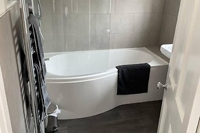 Cottage - Sleeps 6 - Garden - Parking