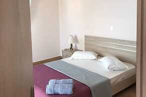 2 Bed - Sleeps 4 - Free Parking - Sea & Mtn View