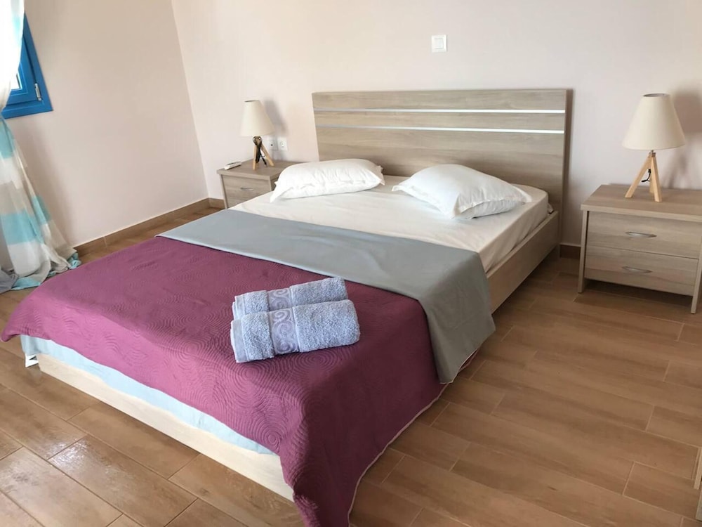 2 Bed - Sleeps 4 - Free Parking - Sea & Mtn View