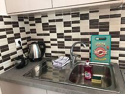 2 Bed - Sleeps 4 - Free Parking - Sea & Mtn View