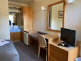 Gateway Motor Inn