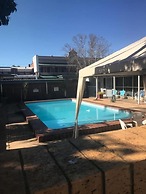 Gateway Motor Inn