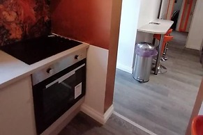 Beach Apartment - Sleeps 4, Garden & Parking