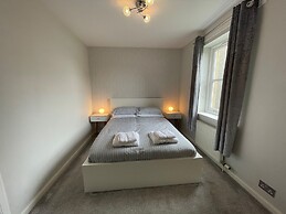 Beautiful 2-bed Apartment in Renfrew