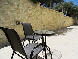 Lyrids Apartments