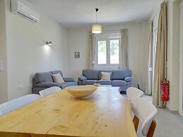 Lyrids Apartments