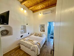 Siesta Villas, Cycladic Elegance With Castle View