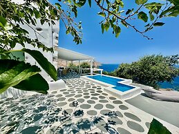 Siesta Villas, Cycladic Elegance With Castle View