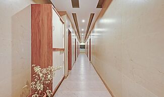 Itsy Hotels Sri Sai Grand Inn