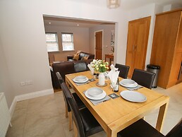 Pebble Lodge