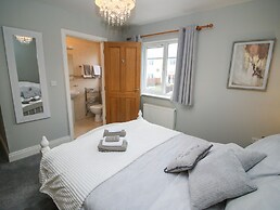 Pebble Lodge
