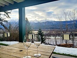 Golden Mountain View Suites