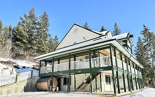 Golden Mountain View Suites