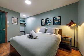 Golden Mountain View Suites