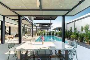 Trendy Modern Pool Villa Sunset Garden 4