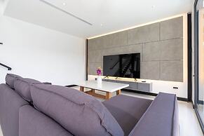 Trendy Modern Pool Villa Sunset Garden 4