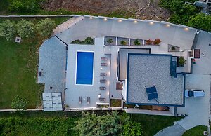 Villa Suton