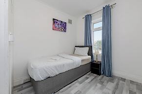 House - Sleeps 10 - Parking - Garden
