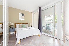 Luminous 2 Bed Balcony Flat in Islington