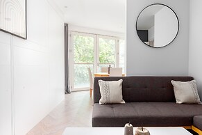 Luminous 2 Bed Balcony Flat in Islington