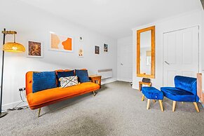 Airy Home with Free Parking in Glasgow