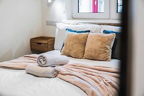 Airy Home with Free Parking in Glasgow