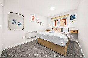 Airy Home with Free Parking in Glasgow