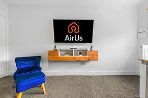 Airy Home with Free Parking in Glasgow
