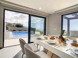 Villa de la Ponte by Atlantic Holiday