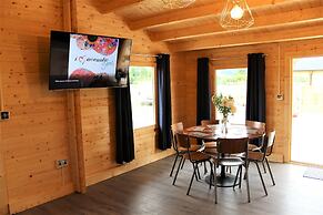 Stunning 5-bed Cabin in Ashton Under Hill