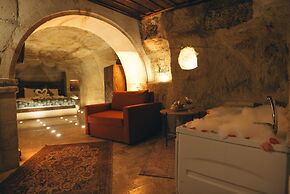 Tale Cave INN