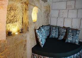 Tale Cave INN