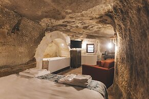 Tale Cave INN
