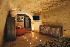 Tale Cave INN