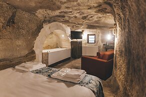 Tale Cave INN