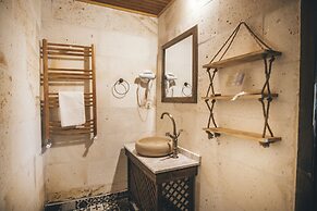 Tale Cave INN