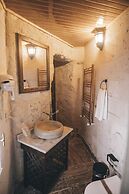 Tale Cave INN