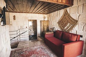 Tale Cave INN