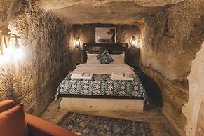 Tale Cave INN