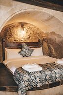 Tale Cave INN