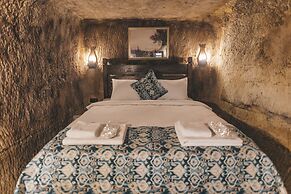Tale Cave INN