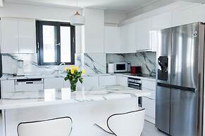 Luxury Apt in the center of Glyfada