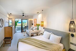 Calla Luxury Seafront Suites